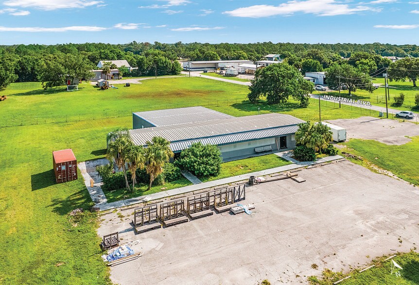 730 E Cowboy Way, LaBelle, FL à vendre - Aérien – Image 2 sur 8