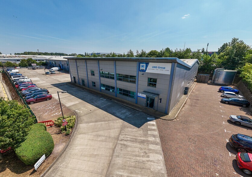 35 Summerhouse Rd, Northampton à louer - Photo de l’immeuble – Image 2 sur 2