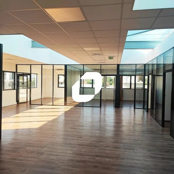 Bureau dans Bry-sur-Marne à louer - Photo de l’immeuble – Image 2 sur 11