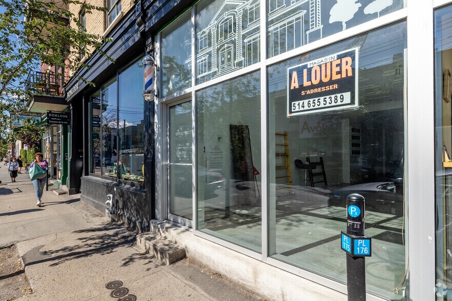 251-257A Rue Saint-Viateur O, Montréal, QC à louer - Photo de l’immeuble – Image 3 sur 4