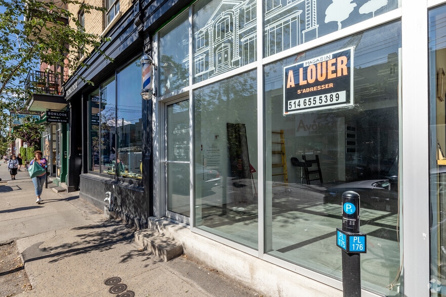 251-257A Rue Saint-Viateur O, Montréal, QC à louer - Photo de l’immeuble – Image 3 sur 4