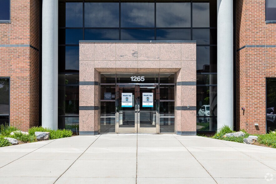 1265 E Fort Union Blvd, Cottonwood Heights, UT à louer - Photo de l’immeuble – Image 3 sur 16