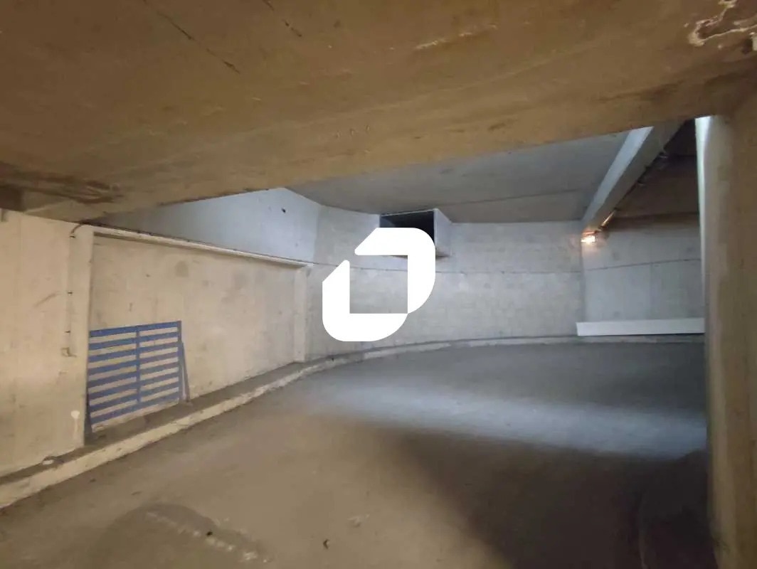 Local d'activités dans Bourg-la-Reine à vendre Photo de l’immeuble– Image 1 sur 14