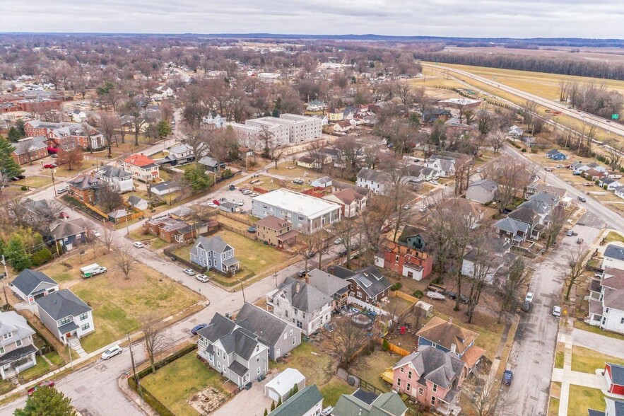 1320 Parrett St, Evansville, IN à vendre - Photo de l’immeuble – Image 3 sur 18