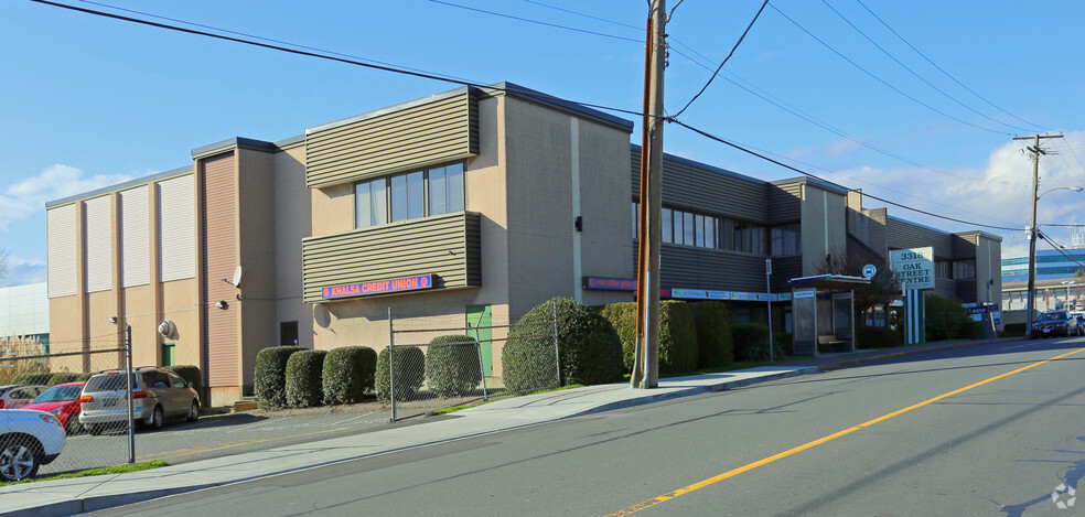 3314-3318 Oak St, Saanich, BC à louer - Photo principale – Image 1 sur 7