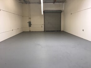 21828 Lassen St, Chatsworth, CA à louer Photo intérieure– Image 2 sur 5
