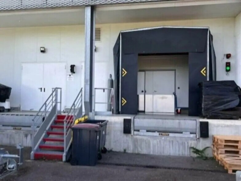 Local d'activités dans Troyes à vendre - Photo de l’immeuble – Image 2 sur 10