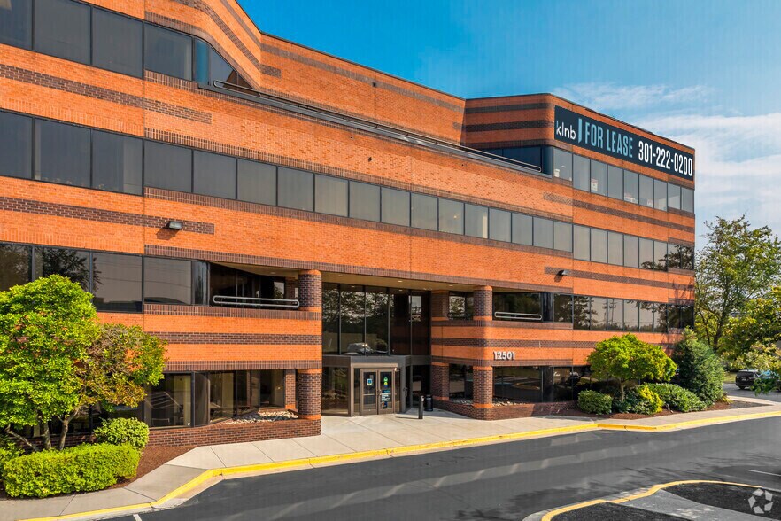 12501 Prosperity Dr, Silver Spring, MD à louer - Photo de l’immeuble – Image 2 sur 4