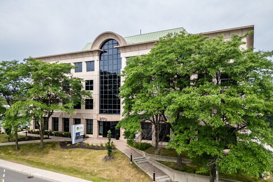 3773-3777 Boul De La Côte-Vertu, Montréal, QC à louer - Photo de l’immeuble – Image 3 sur 10