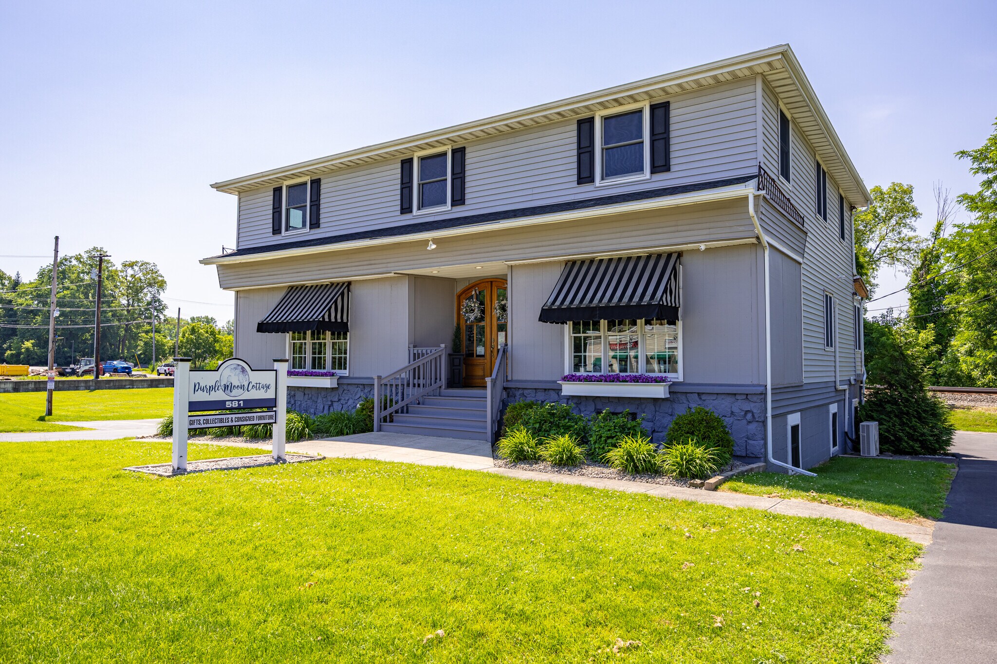 581 Whitney Rd W, Fairport, NY à vendre Photo de l’immeuble– Image 1 sur 27