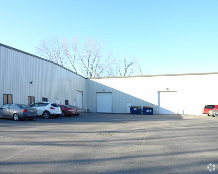 747 Pierce Rd, Clifton Park, NY à louer - Photo de l’immeuble – Image 2 sur 2