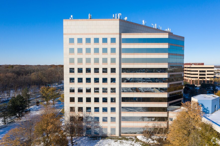 25 NW Point Blvd, Elk Grove Village, IL à louer - Photo de l’immeuble – Image 2 sur 13