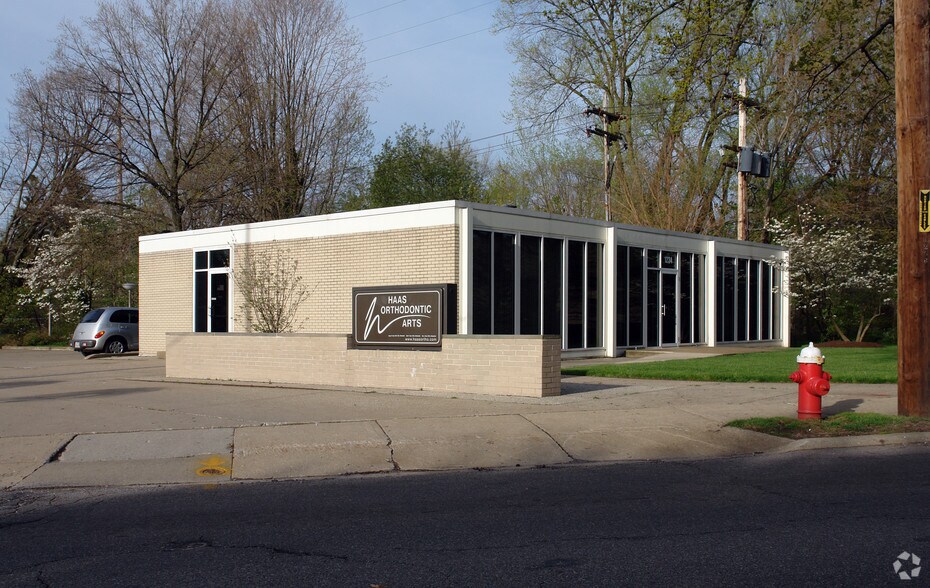 1234 Portage Trl, Cuyahoga Falls, OH à vendre - Photo de l’immeuble – Image 2 sur 2