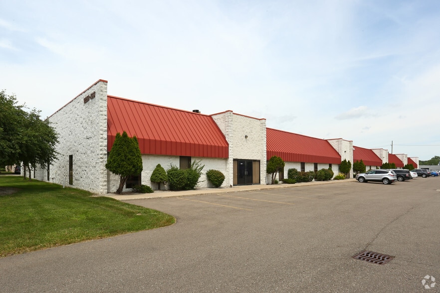 12251-12283 Universal Dr, Taylor, MI à louer - Photo principale – Image 1 sur 5