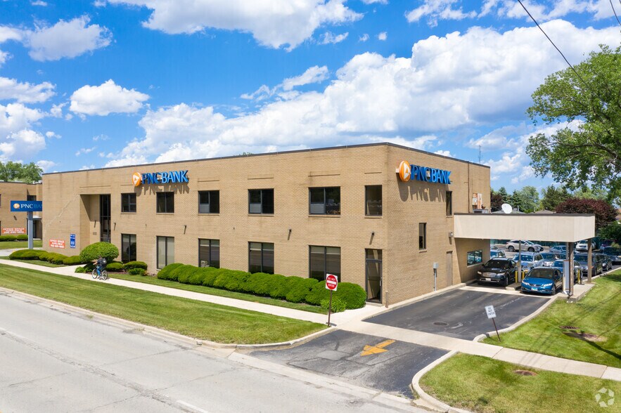 10135 S Roberts Rd, Palos Hills, IL à vendre - Photo principale – Image 1 sur 3