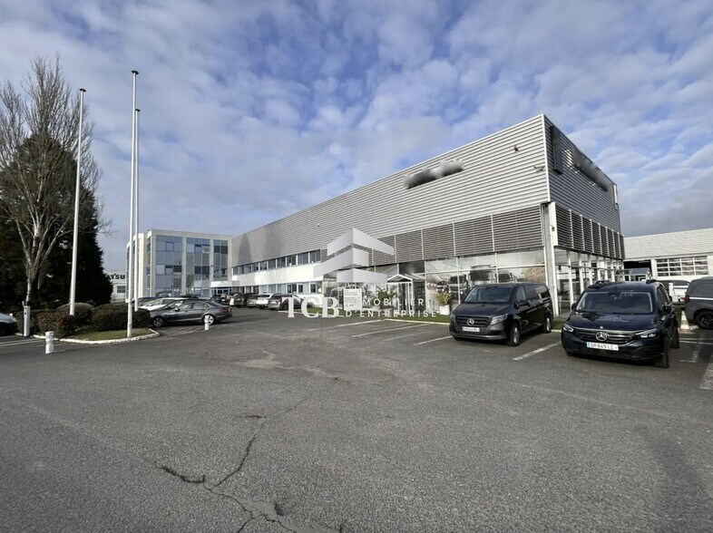 Local d’activités dans Saint-Étienne-de-Montluc à louer - Photo de l’immeuble – Image 1 sur 9