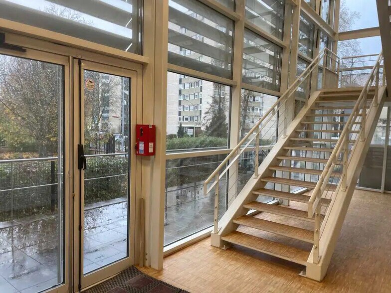 Bureau dans Nogent-sur-Oise à louer - Hall d’entrée – Image 3 sur 7