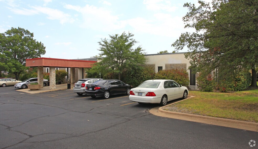 2205 Kramer Ln, Austin, TX à louer - Photo de l’immeuble – Image 2 sur 5