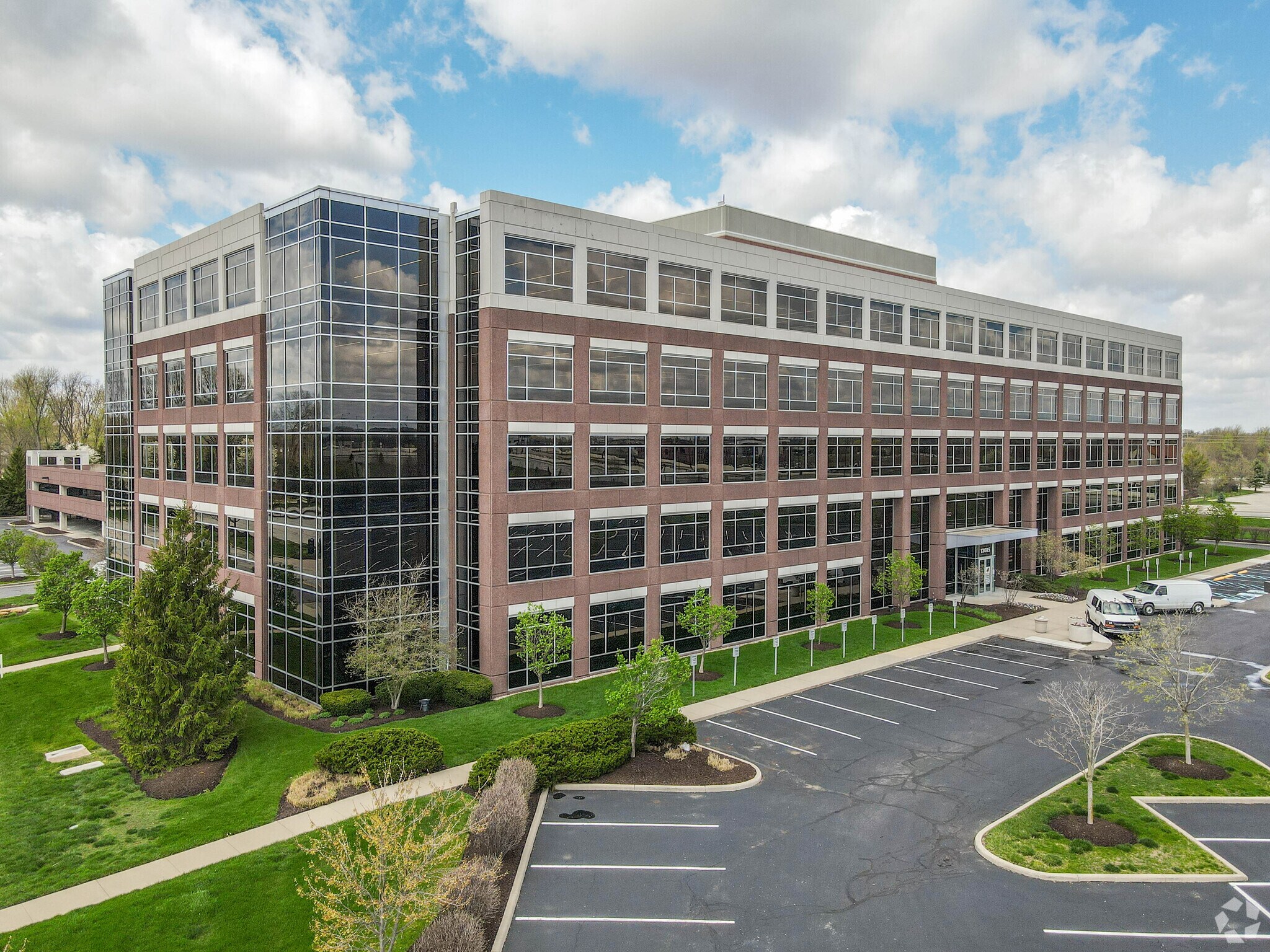 13085 Hamilton Crossing Blvd, Carmel, IN à louer Photo de l’immeuble– Image 1 sur 8