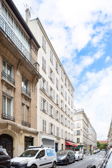 Immeuble residentiel dans Paris à vendre - Photo de l’immeuble – Image 2 sur 2