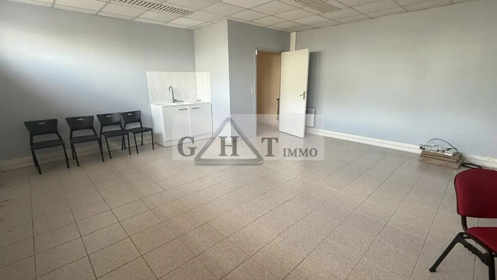 Bureau dans Quincy-Voisins à louer - Photo de l’immeuble – Image 3 sur 3