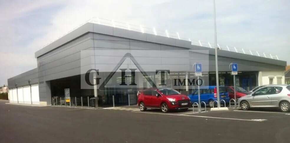 Local commercial dans Mareuil-lès-Meaux à louer - Photo de l’immeuble – Image 1 sur 2