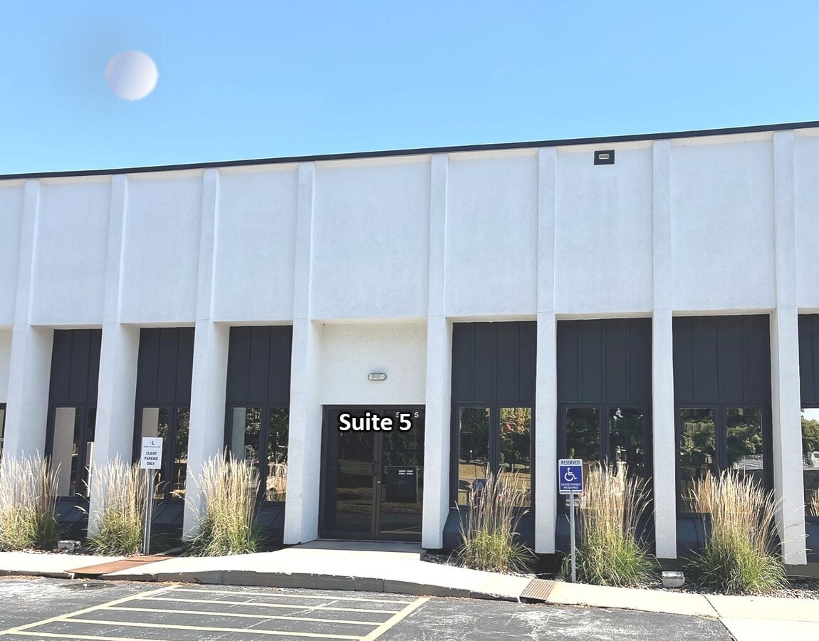 1000 73rd St, West Des Moines, IA 50265 - Lot 5 -  - Photo intérieure - Image 1 of 5