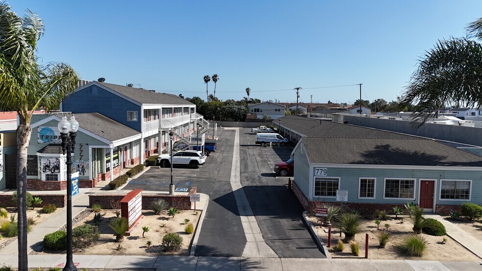 777 W 19th St, Costa Mesa, CA à vendre - Photo de l’immeuble – Image 2 sur 8