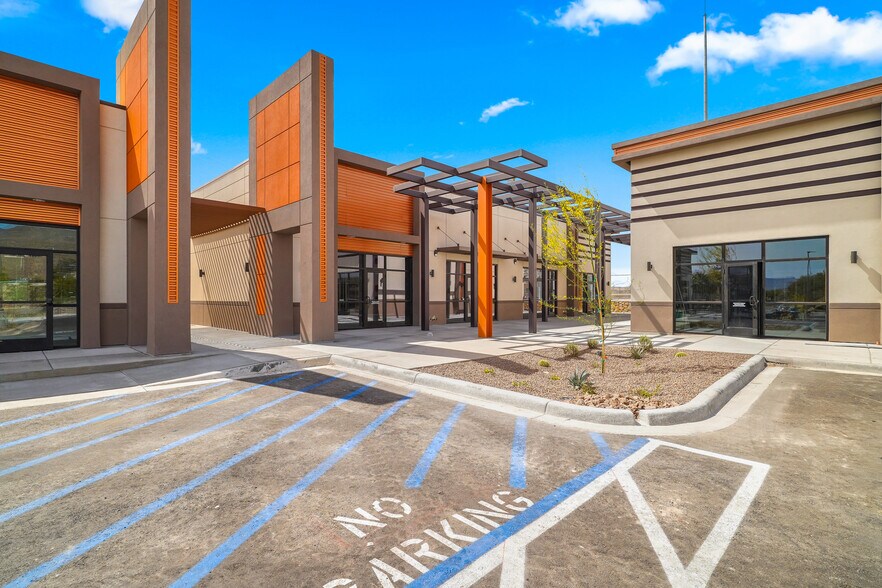 403 Executive Center Blvd, El Paso, TX à louer - Photo de l’immeuble – Image 1 sur 35