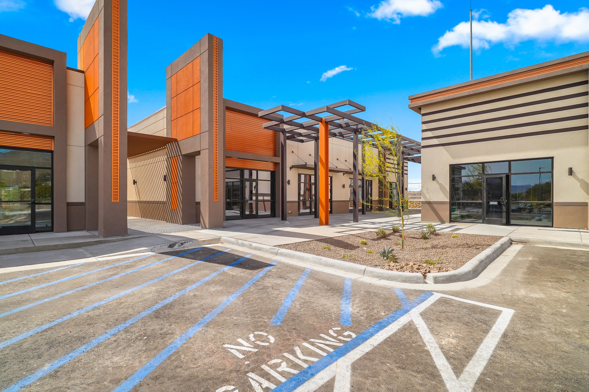 403 Executive Center Blvd, El Paso, TX à louer Photo de l’immeuble– Image 1 sur 36