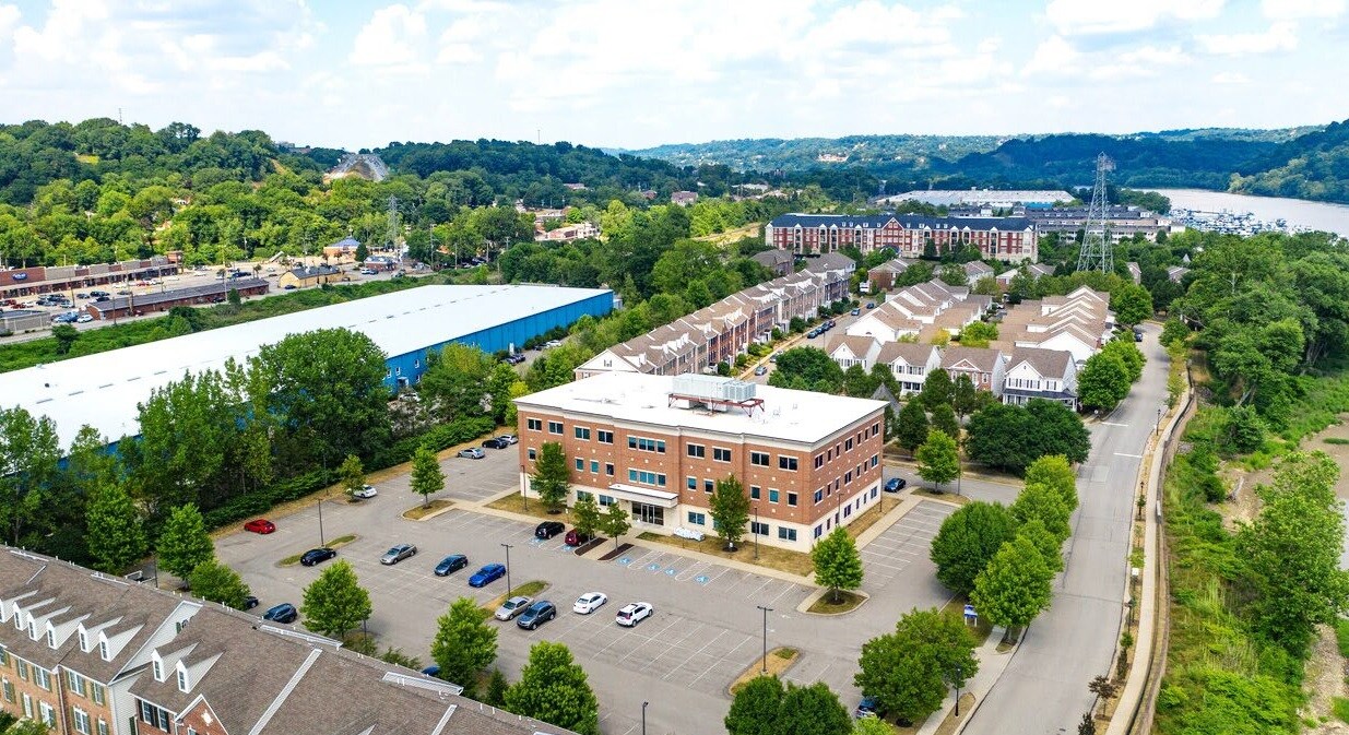 300 Chapel Harbor Dr, Pittsburgh, PA à louer Photo de l’immeuble– Image 1 sur 8