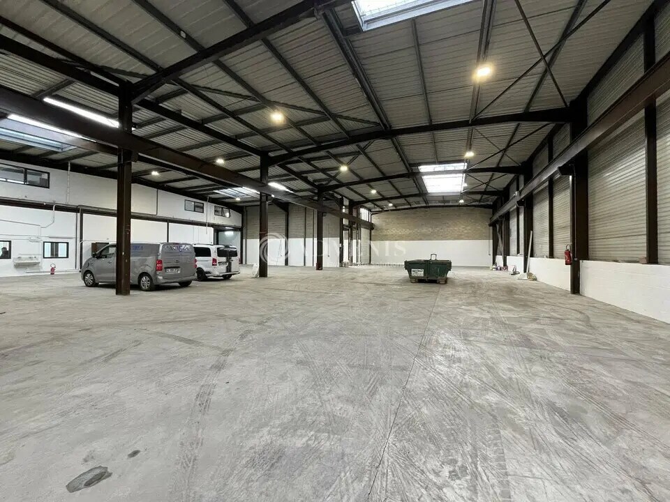 Local d’activités dans Le Thillay à louer Photo de l’immeuble– Image 1 sur 11