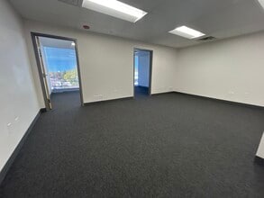 3525 W Peterson Ave, Chicago, IL à louer Photo de l’immeuble– Image 2 sur 5