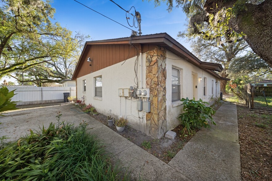 8204 N Hillsborough Ln, Tampa, FL à vendre - Photo principale – Image 1 sur 1