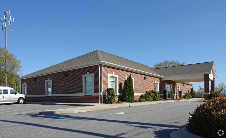 1344 N Center St, Hickory, NC à louer - Photo principale – Image 1 sur 3