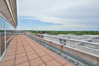 5335 Wisconsin Ave NW, Washington, DC à louer Photo de l’immeuble– Image 2 sur 9