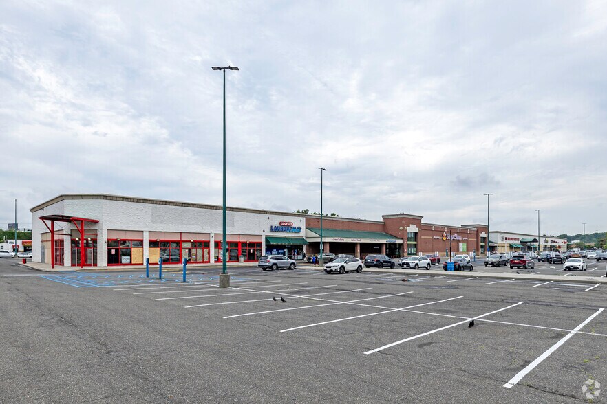 691 Co-op City Blvd, Bronx, NY à louer - Photo de l’immeuble – Image 1 sur 14