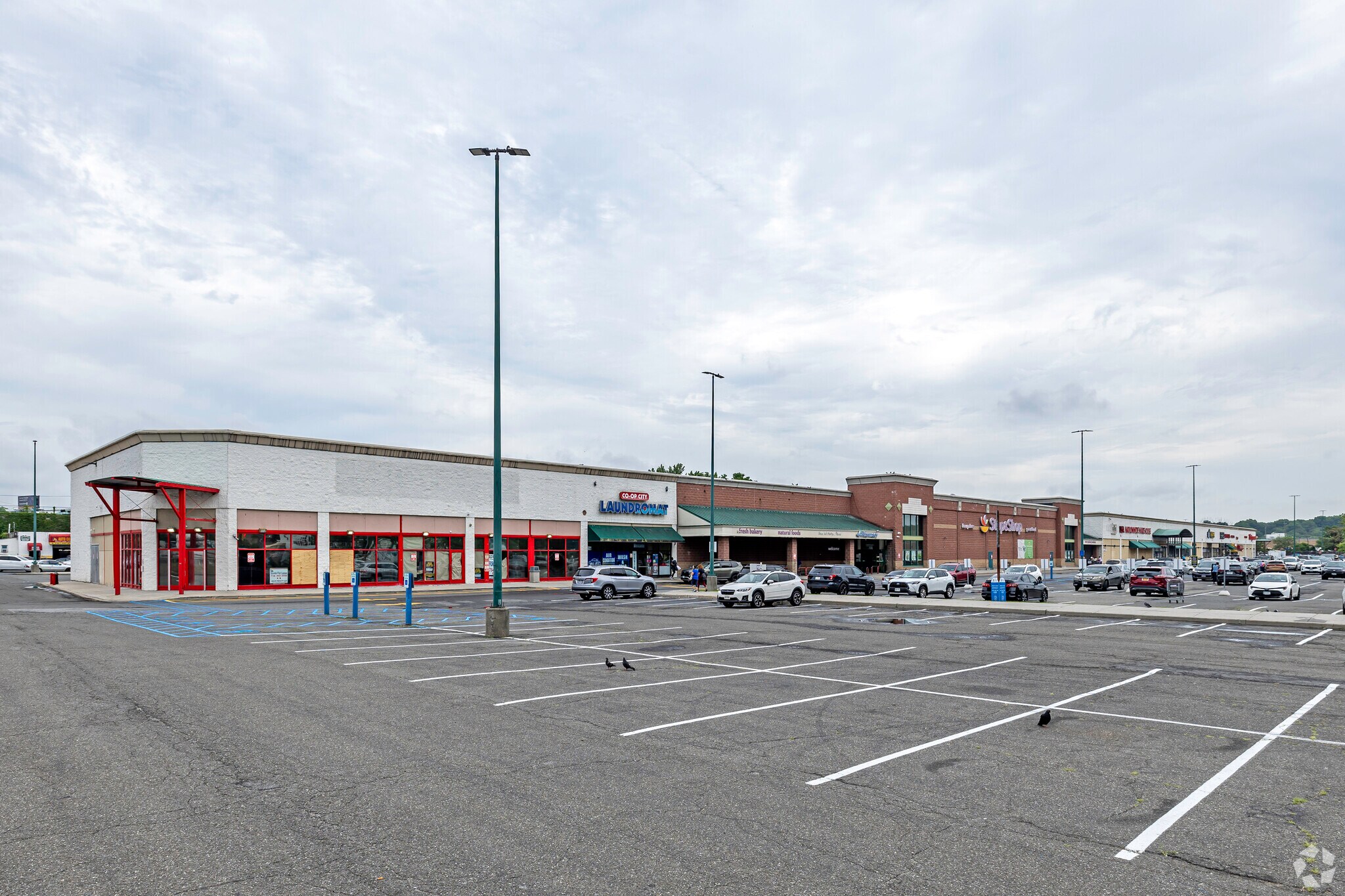 691 Co-op City Blvd, Bronx, NY à louer Photo de l’immeuble– Image 1 sur 16