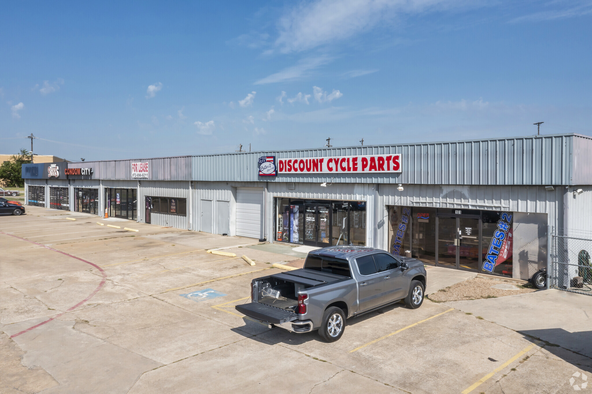 2455 E Highway 121, Lewisville, TX à louer Photo de l’immeuble– Image 1 sur 5