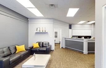 1411-1423 Henderson Hwy, Winnipeg, MB à louer Photo de l’immeuble– Image 2 sur 5