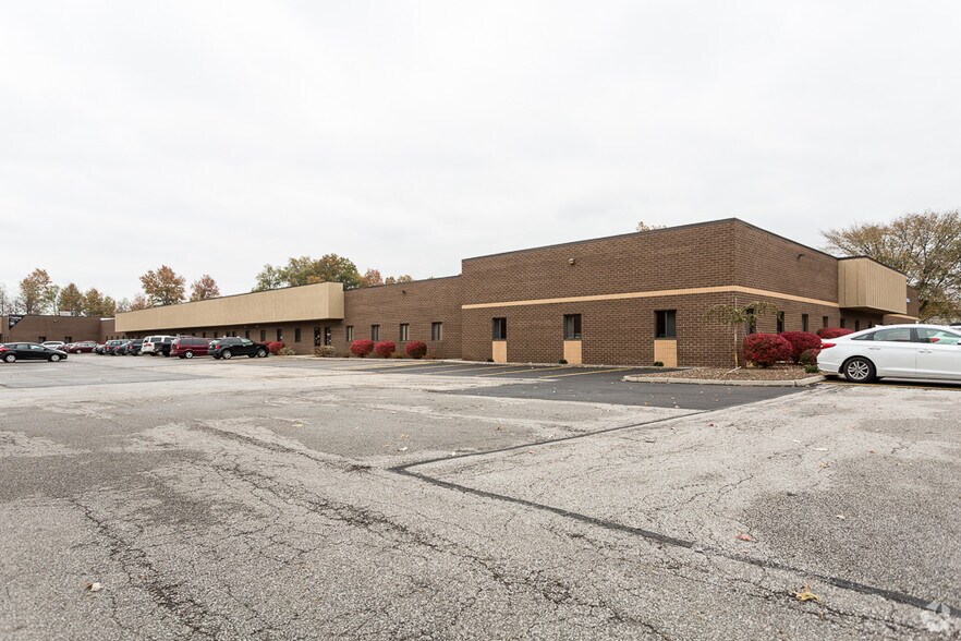 12428-12462 Plaza Dr, Parma, OH à louer - Photo de l’immeuble – Image 2 sur 2