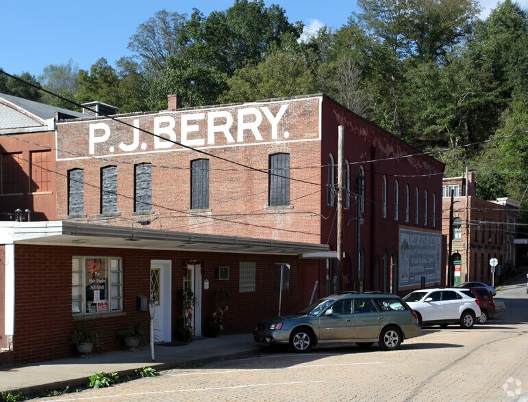 226 Main St, Sutton, WV à louer - Photo de l’immeuble – Image 2 sur 9