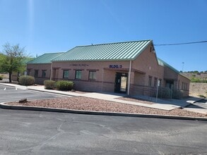 1225 E Cliff Dr, El Paso, TX à louer Photo de l’immeuble– Image 1 sur 6