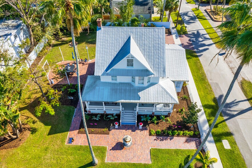 2582 First St, Fort Myers, FL à vendre - Photo de l’immeuble – Image 3 sur 12