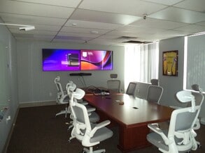 1 Perimeter Rd, Manchester, NH à louer Photo intérieure– Image 2 sur 17