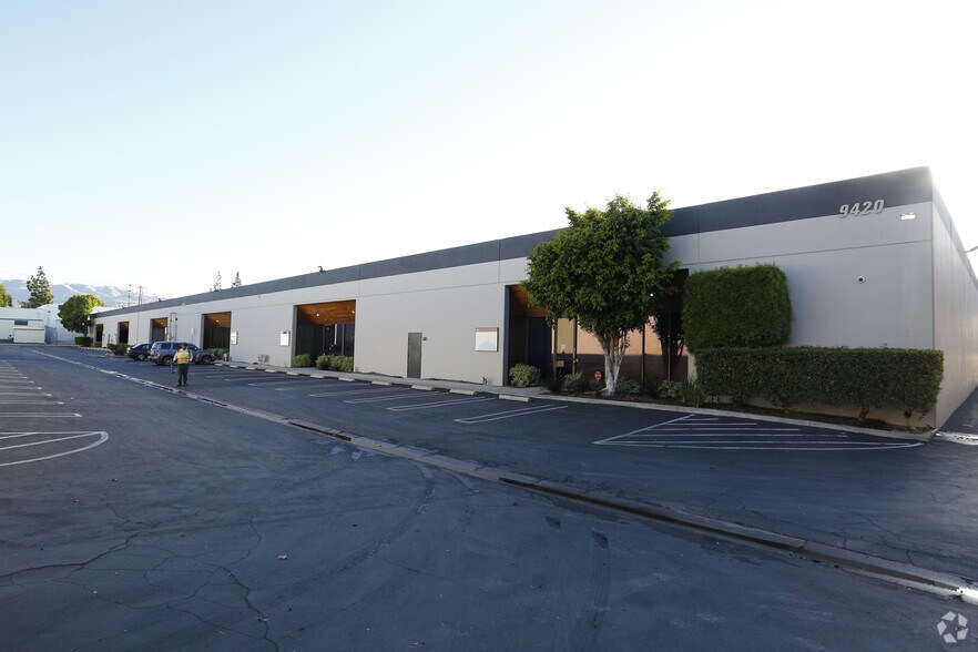 9420 Lurline Ave, Chatsworth, CA à louer - Photo de l’immeuble – Image 2 sur 4