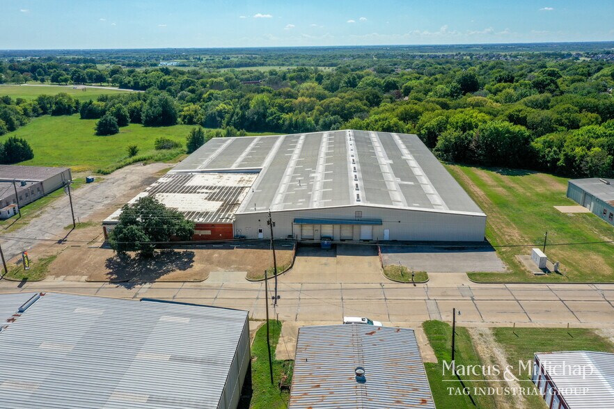 2407 N Preston St, Ennis, TX à vendre - Photo principale – Image 1 sur 8