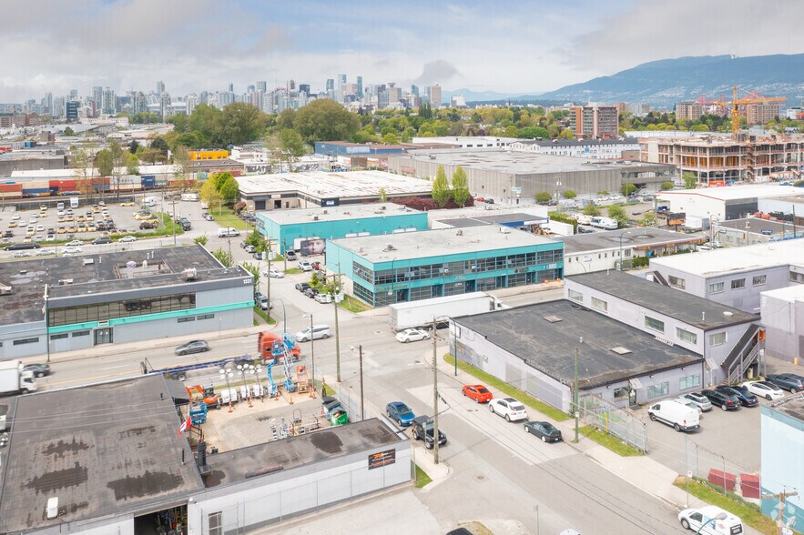 1262-1289 Clark Dr, Vancouver, BC à vendre - Photo de l’immeuble – Image 2 sur 6