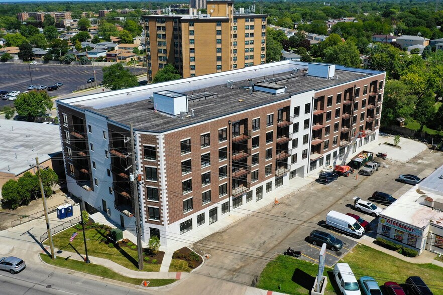 9201 Milwaukee ave, Niles, IL à louer - Photo principale – Image 1 sur 6