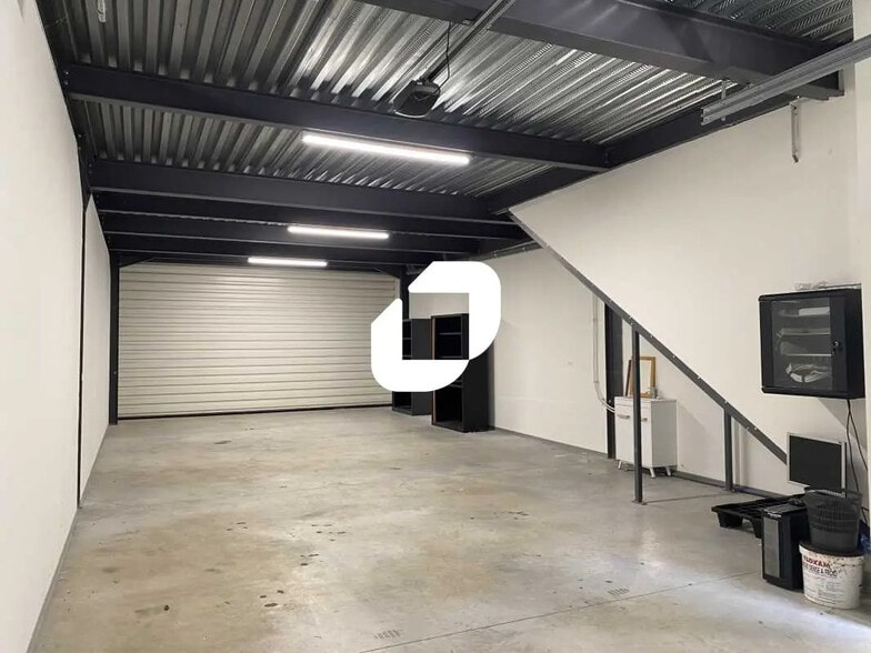 Local d’activités dans Canéjan à louer - Photo de l’immeuble – Image 3 sur 9